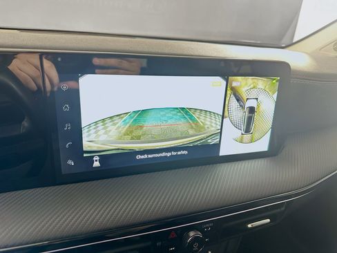 Used 2025 Nissan Kicks SR image 22