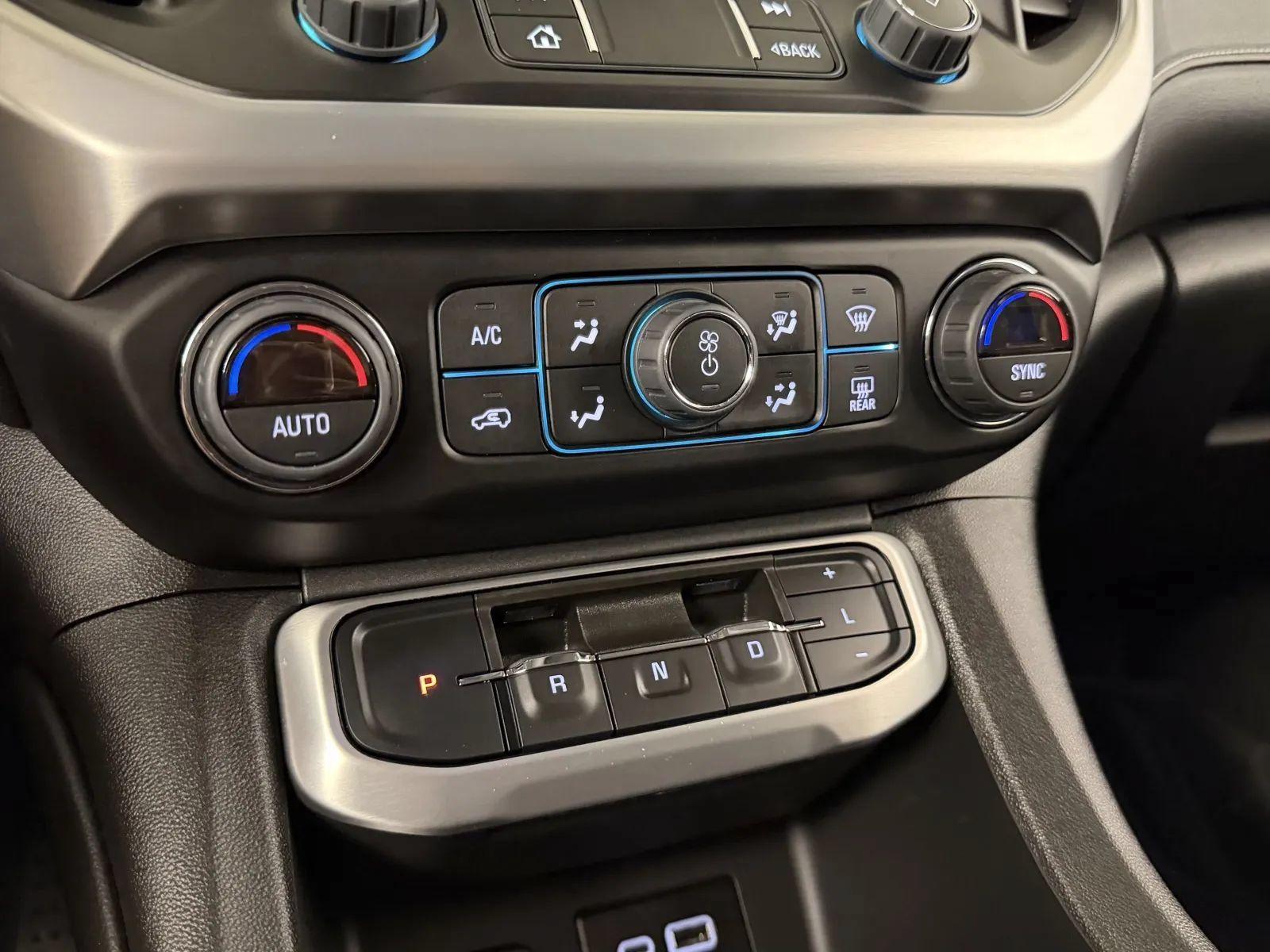 Used 2023 GMC Acadia SLE w/ Driver Convenience Package AWD/4WD image 23