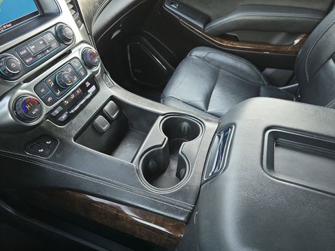 Used 2019 Chevrolet Suburban LT image 26