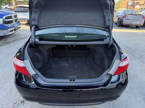 Used 2016 Toyota Camry SE w/ Moonroof Package FWD image 8