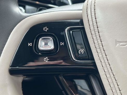 Used 2022 Lincoln Aviator Standard w/ Premium Package image 22