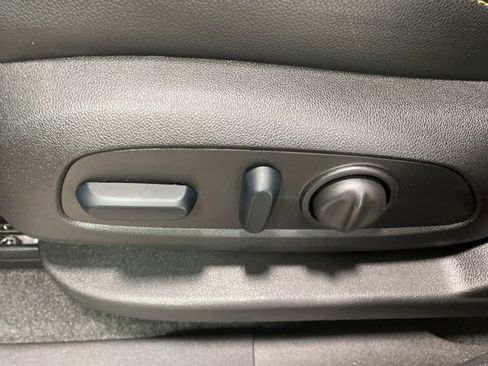 Certified 2024 Chevrolet Equinox Premier image 38