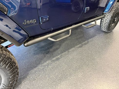 Used 2025 Jeep Gladiator Sport image 7