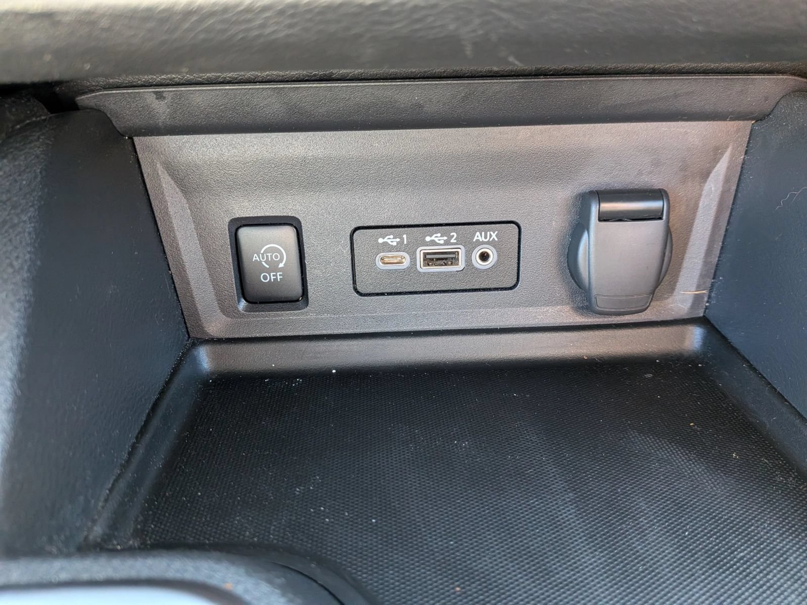 Used 2025 Nissan Sentra SV FWD image 50