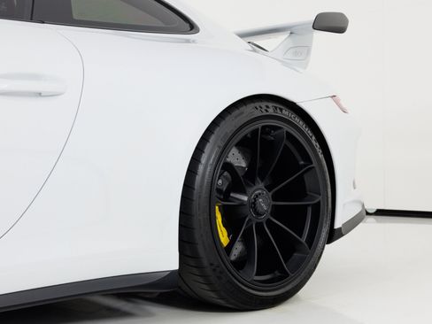 Used 2018 Porsche 911 GT3 RWD image 66