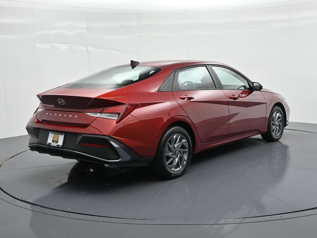 Used 2024 Hyundai Elantra SEL FWD image 6