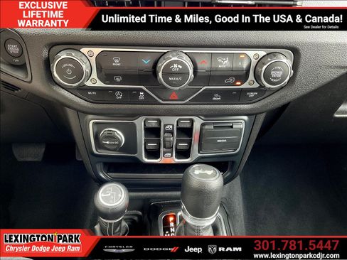 Used 2025 Jeep Wrangler Unlimited Sport AWD/4WD image 15