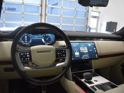 Used 2025 Land Rover Range Rover SE AWD/4WD image 22