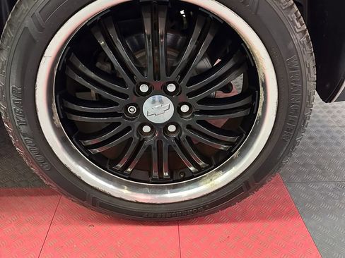 Used 2011 Chevrolet Avalanche LTZ RWD image 32