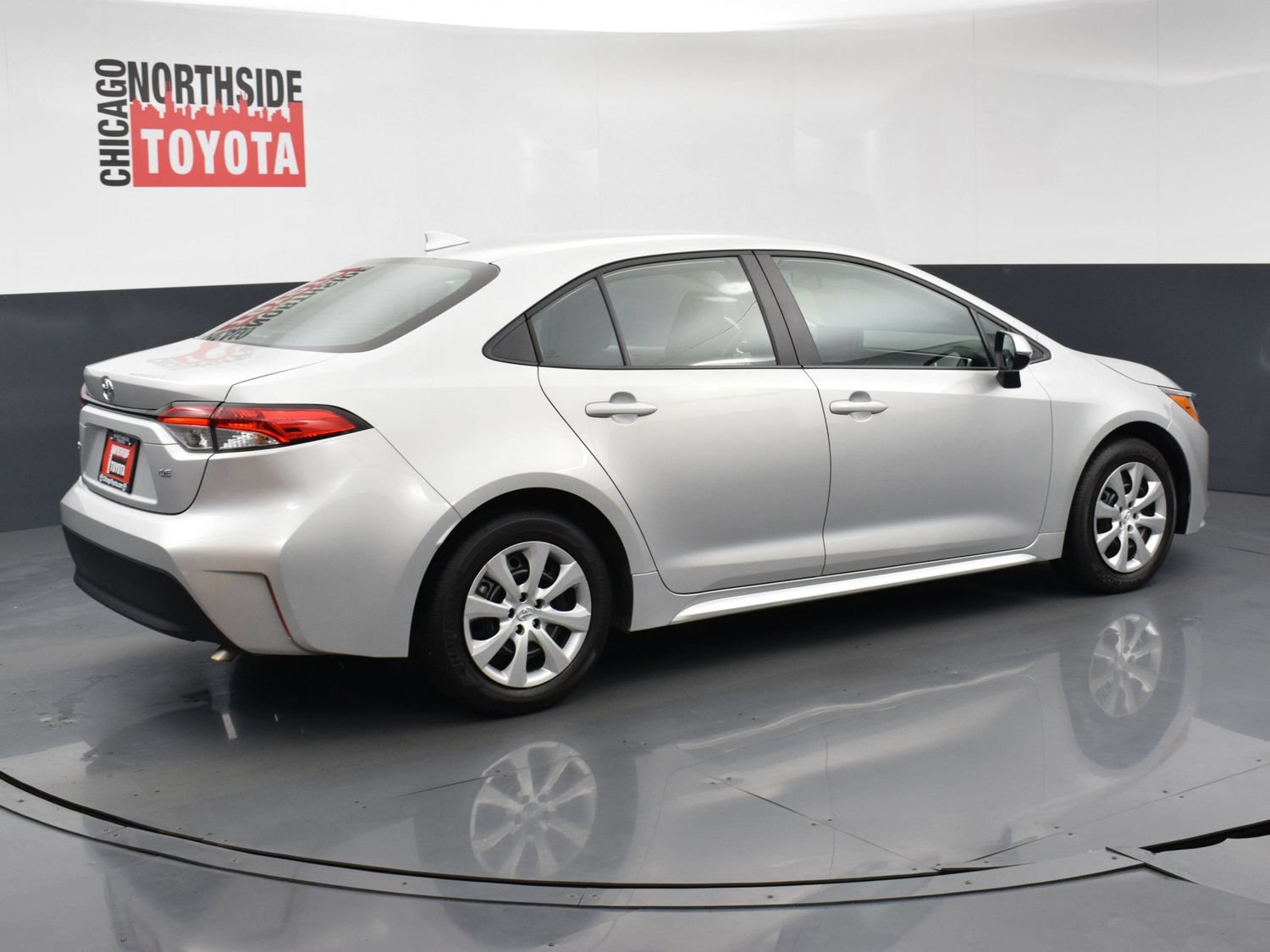 Used 2025 Toyota Corolla LE FWD image 4