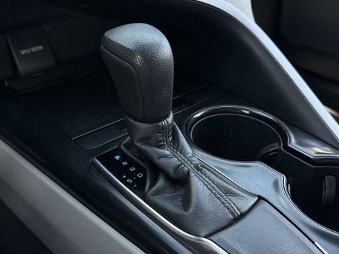 Used 2020 Toyota Camry LE image 19