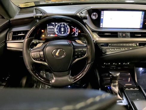 Used 2019 Lexus ES 350 w/ Luxury Package image 5