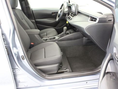 Used 2025 Toyota Corolla LE FWD image 33