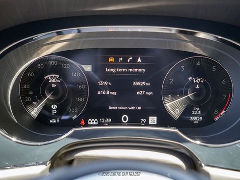 Used 2021 Bentley Bentayga image 46