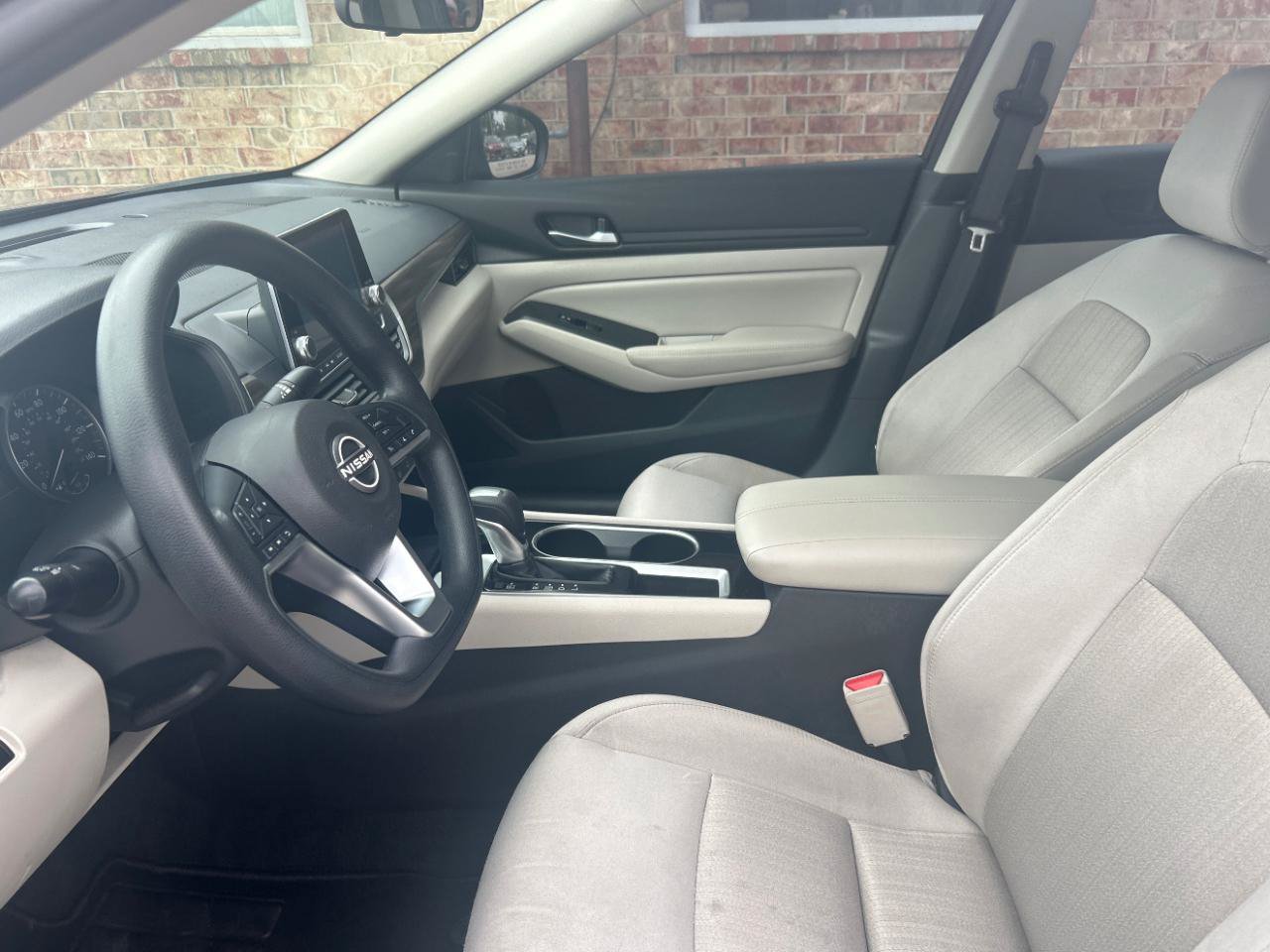 Used 2024 Nissan Altima 2.5 SV FWD image 18