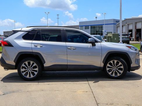 Used 2020 Toyota RAV4 XLE Premium FWD image 25