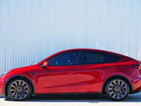 Used 2024 Tesla Model Y Performance image 9