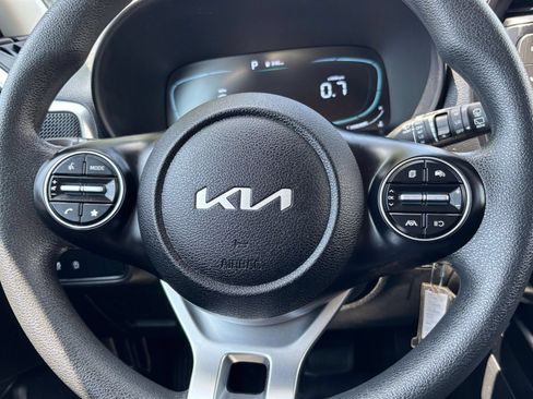 Used 2025 Kia Soul LX w/ LX Technology Package FWD image 29