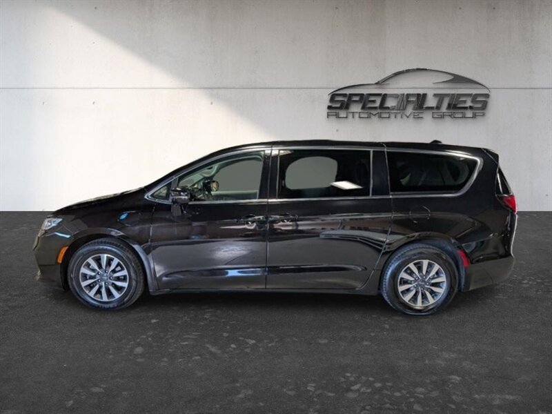 Used 2024 Chrysler Pacifica Limited FWD image 7