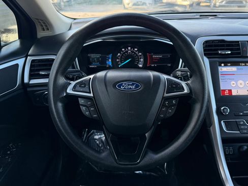 Used 2019 Ford Fusion SE FWD image 18