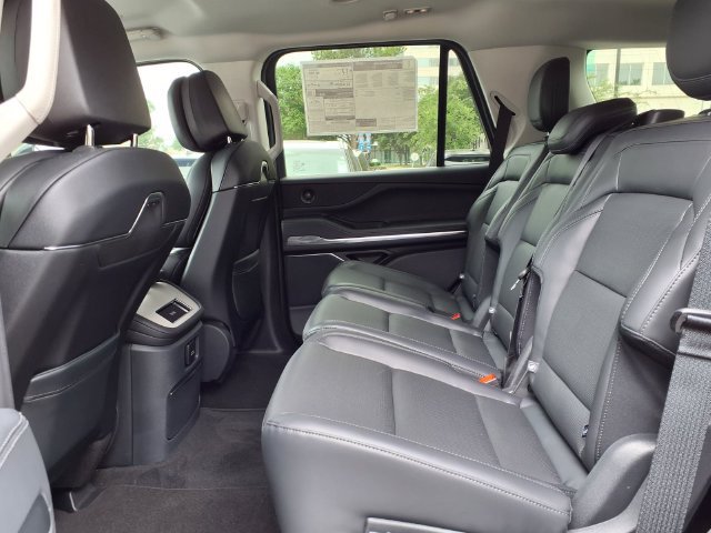 New 2026 Lincoln Navigator Premiere AWD/4WD image 8