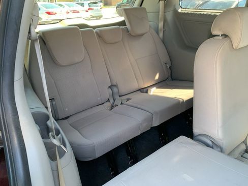 Used 2016 Kia Sedona LX w/ LX Convenience Package FWD image 15