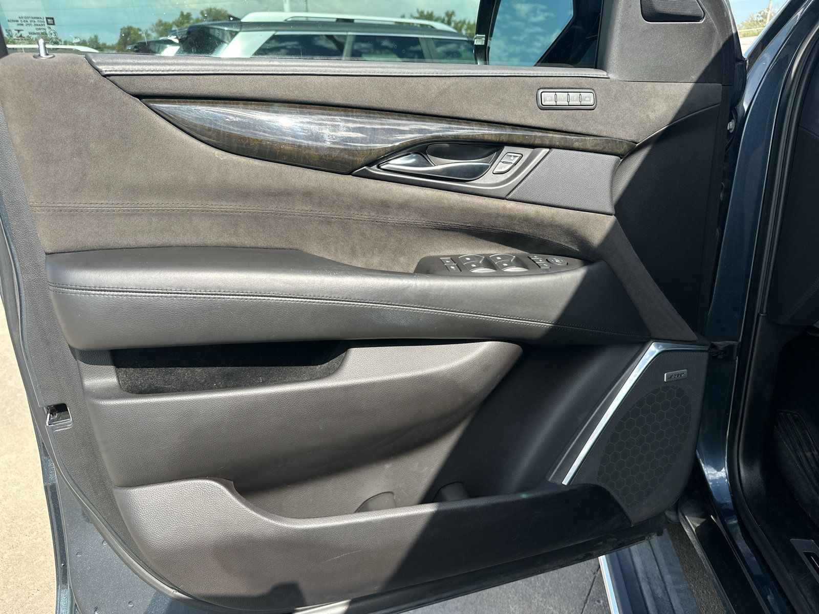 Used 2019 Cadillac Escalade ESV Platinum AWD/4WD image 15