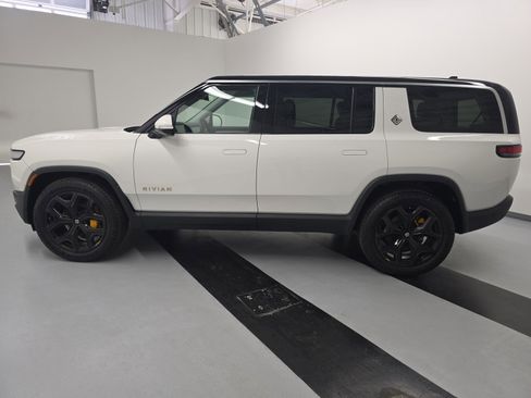 Used 2023 Rivian R1S Adventure image 2