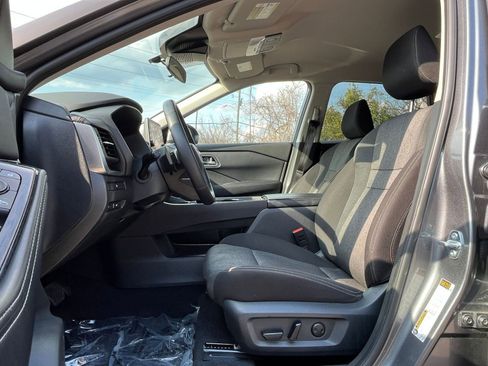 Used 2025 Nissan Rogue SV image 28