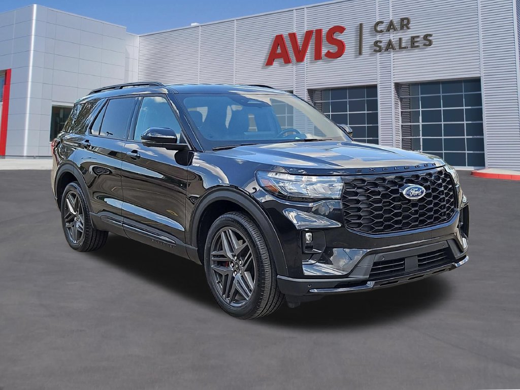 Used 2025 Ford Explorer ST-Line w/ ST-Line Street Pack AWD/4WD image 3