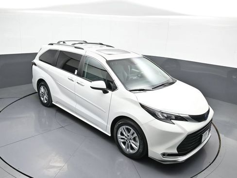 Used 2024 Toyota Sienna XLE w/ XLE Plus Package AWD/4WD image 38
