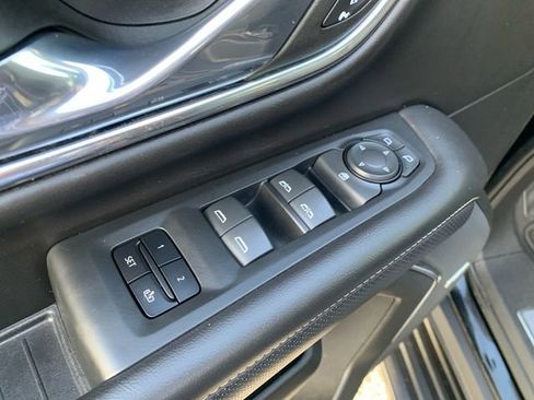 Used 2023 GMC Yukon SLT image 20