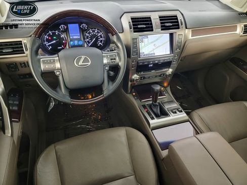 Used 2018 Lexus GX 460 Premium w/ Premium Package image 32