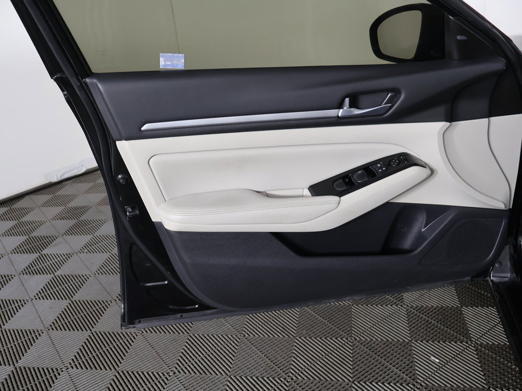 Used 2025 Nissan Altima 2.5 SL FWD image 25