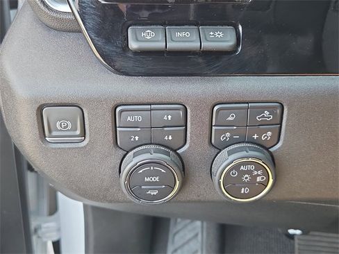 Certified 2024 Chevrolet Silverado 3500 High Country w/ High Country Premium Package image 21