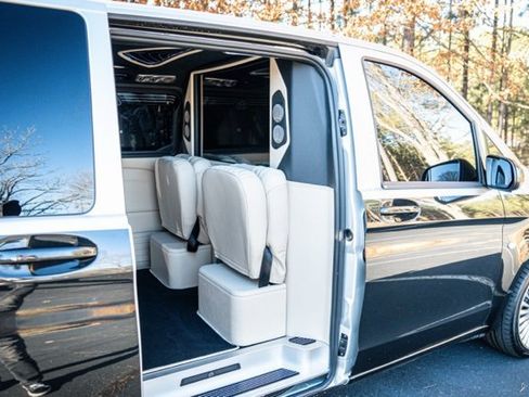 Used 2017 Mercedes-Benz Metris Passenger image 33