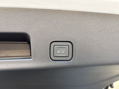 New 2026 Chevrolet Traverse High Country w/ LPO, Floor Liner Package FWD image 22