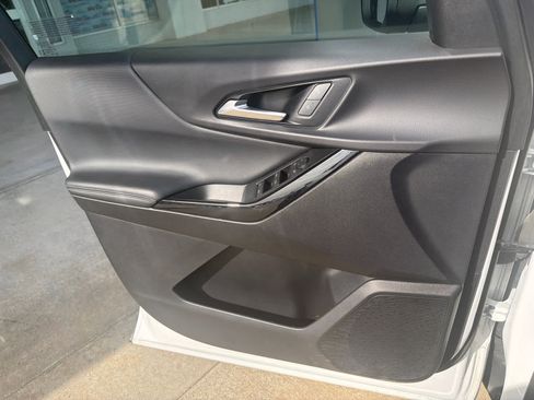 Used 2025 Chevrolet Equinox LT FWD image 23