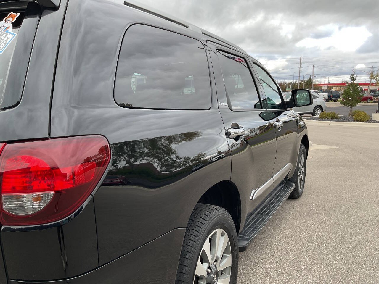 Used 2018 Toyota Sequoia Limited w/ Safety & Convenience Package AWD/4WD image 8