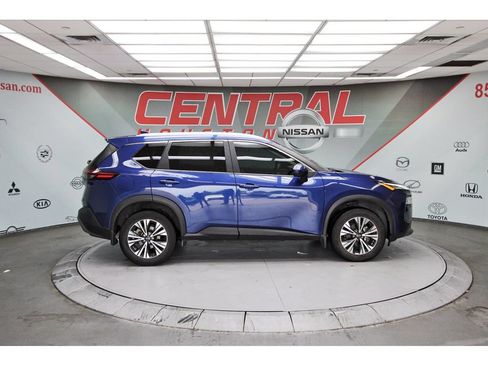 Used 2023 Nissan Rogue SV w/ SV Premium B Package FWD image 5