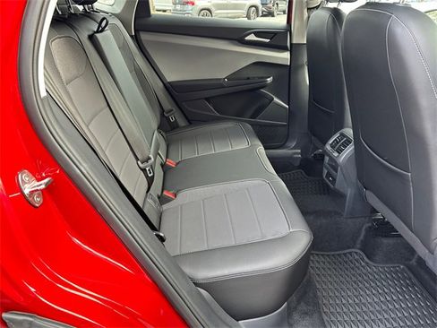 Certified 2022 Volkswagen Taos SE image 15
