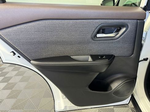 Used 2023 Nissan Rogue SV image 22