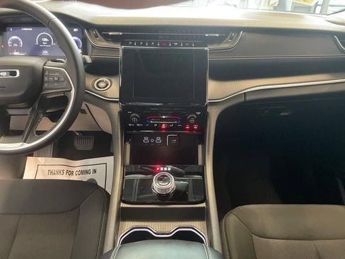 Used 2024 Jeep Grand Cherokee Laredo X RWD image 6