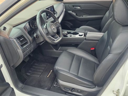 Used 2023 Nissan Rogue SV w/ SV Premium B Package image 6