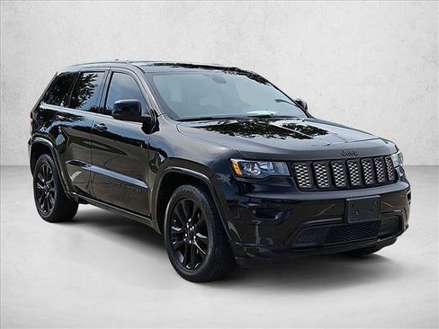 Used 2019 Jeep Grand Cherokee Altitude RWD image 3