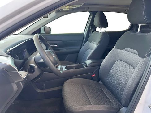 Used 2025 Nissan Kicks SV w/ SV Premium Package FWD image 10