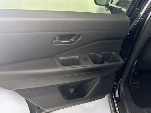 Used 2023 Nissan Pathfinder S image 25