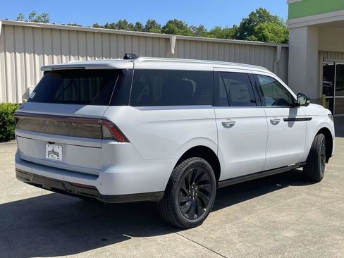 New 2026 Lincoln Navigator L Black Label AWD/4WD image 3