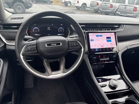 Used 2023 Jeep Grand Cherokee L Limited AWD/4WD image 5