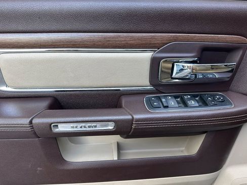 Used 2014 RAM 1500 Laramie w/ Convenience Group image 10